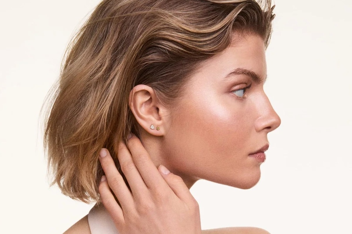 Monoboucle d'oreille – une tendance stylée dans les bijoux pour femmes