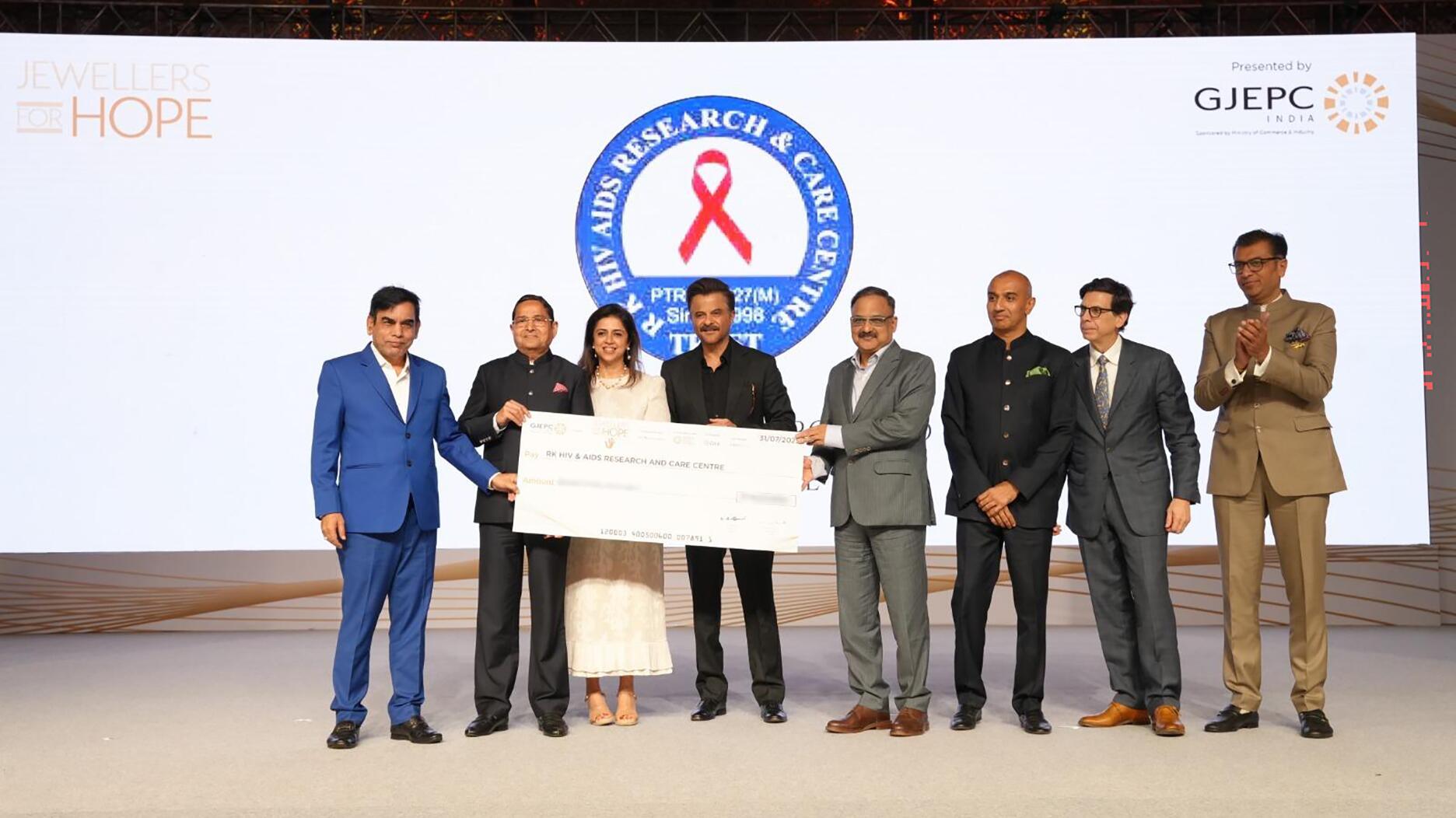 Les bijoutiers pour l'espoir de GJEPC célèbrent 10 ans de collecte de fonds