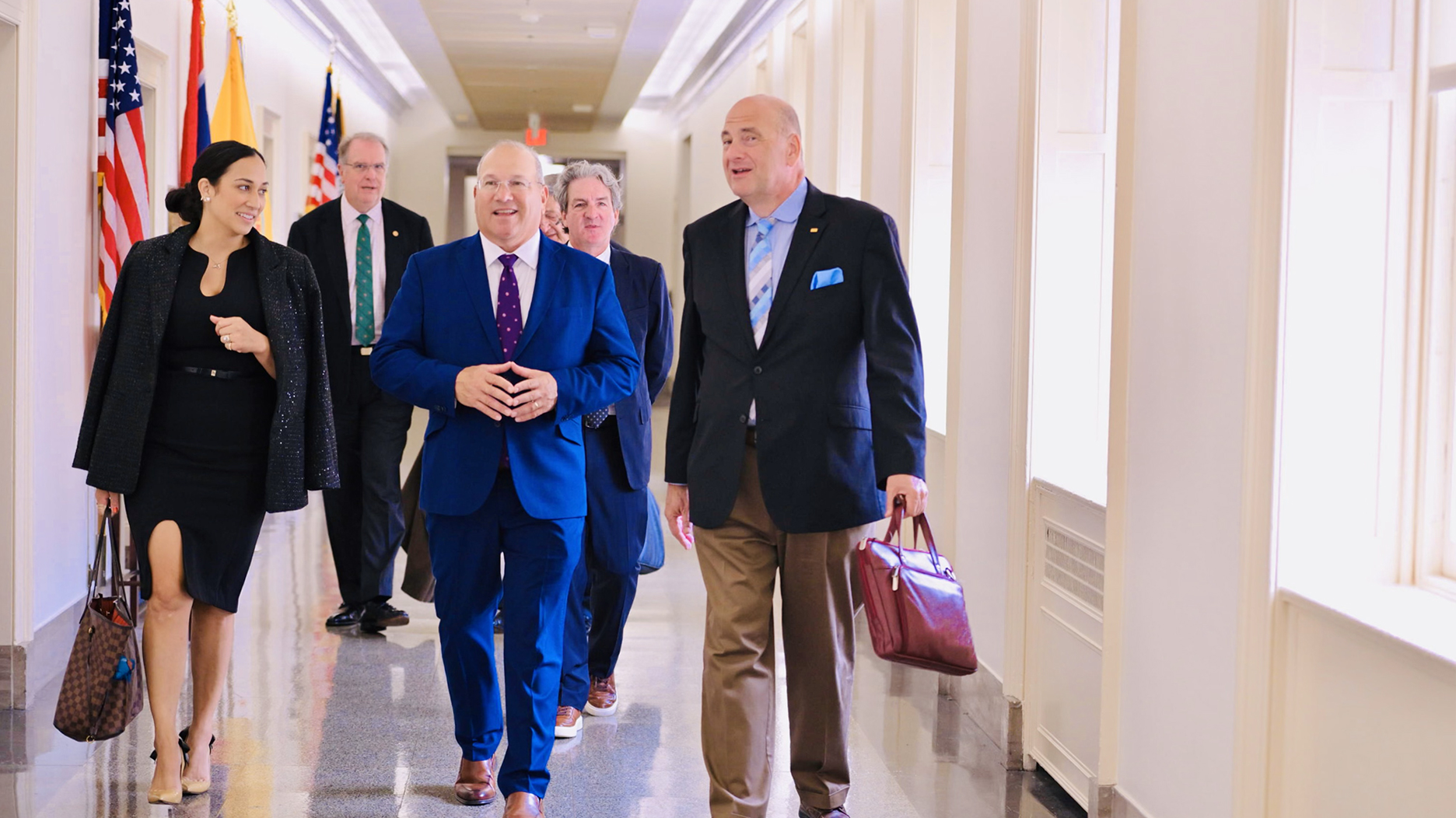 Rallying Appel à l'industrie des bijoux sur les tarifs et autres problèmes clés