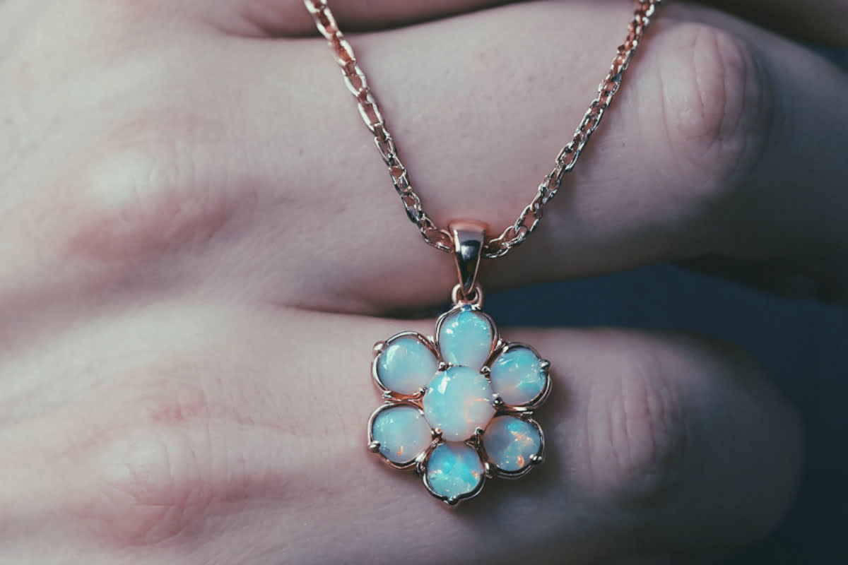 Collier pour femmes avec opaal