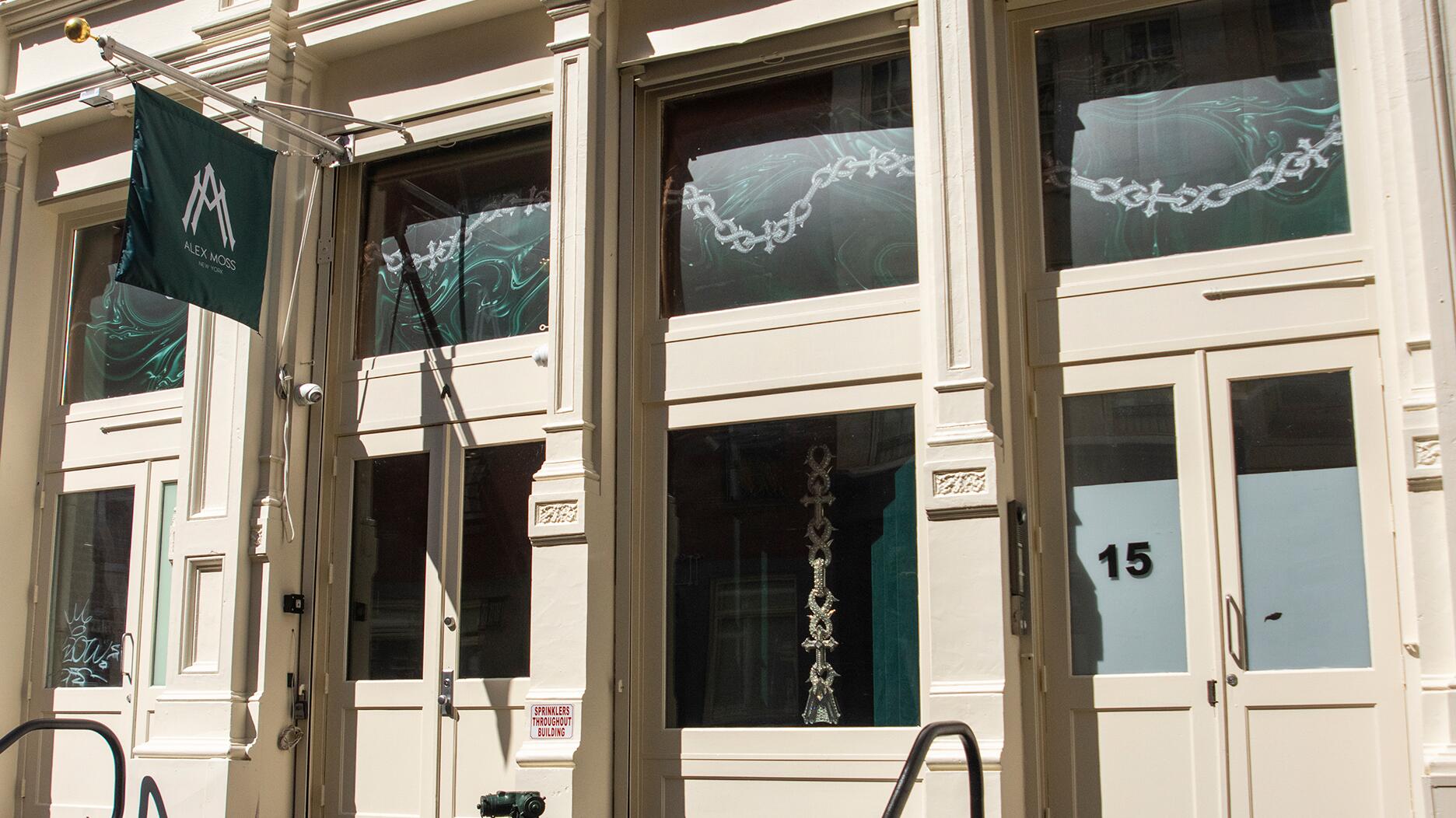 Le nouveau produit phare d'Alex Moss apporte des bijoux audacieux à Soho