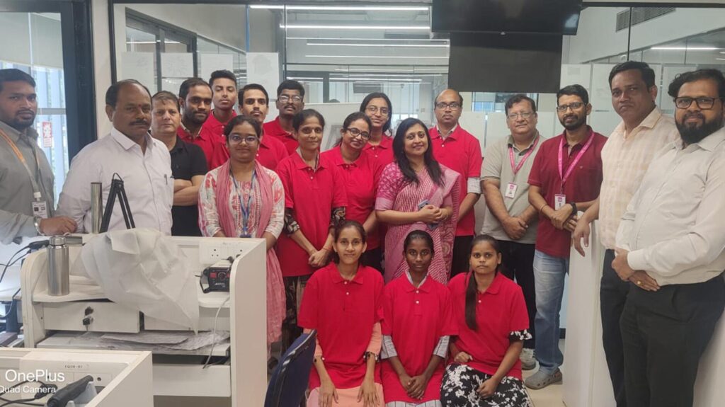 Guest lecture for people with disabilities at the Jewelex factory