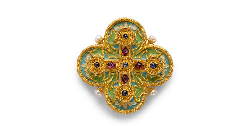 Une broche Castellani Quatrefoil, du XIXe siècle au milieu au milieu, en or, en émail, rubis, perle et saphir. Collection de Neil Lane. (Crédit d'image: Lendon Flanagan) Broche de quatrefoil en émail Castellani