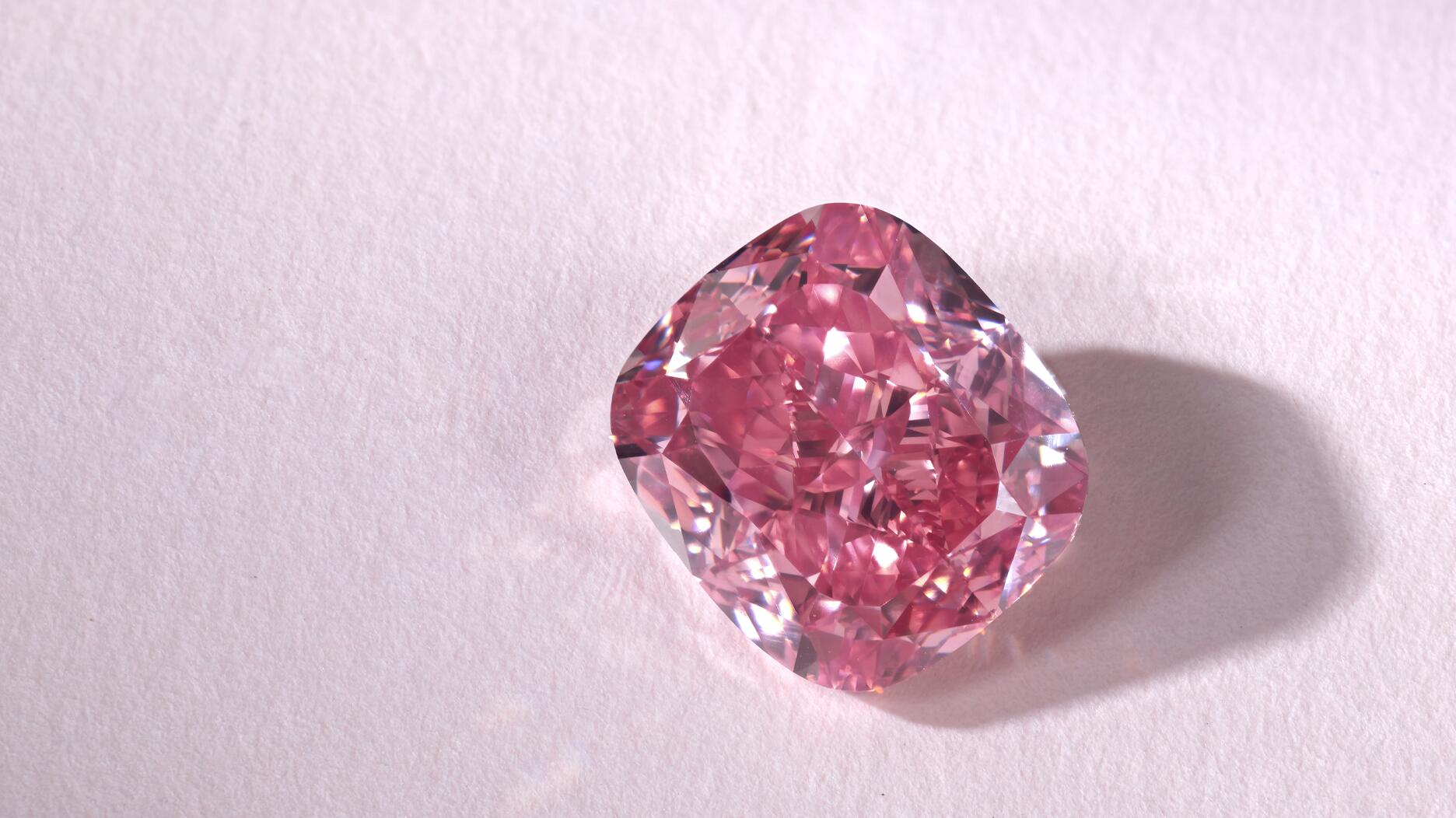 Sotheby's va vendre aux enchères un diamant rose vif de 10 carats