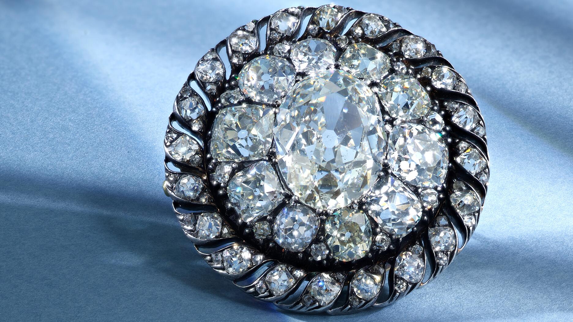 La broche en diamant de Napoléon fait exploser les estimations des ventes aux enchères