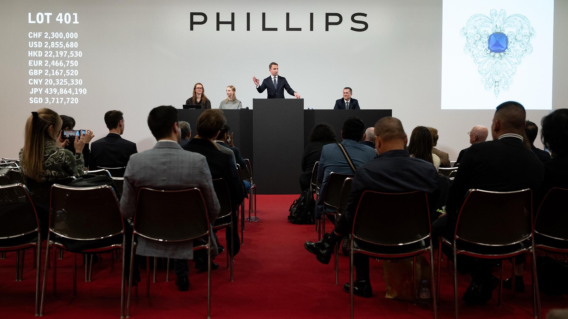 Les bijoux Vanderbilt brillent à la vente Phillips et le diamant rose est retiré