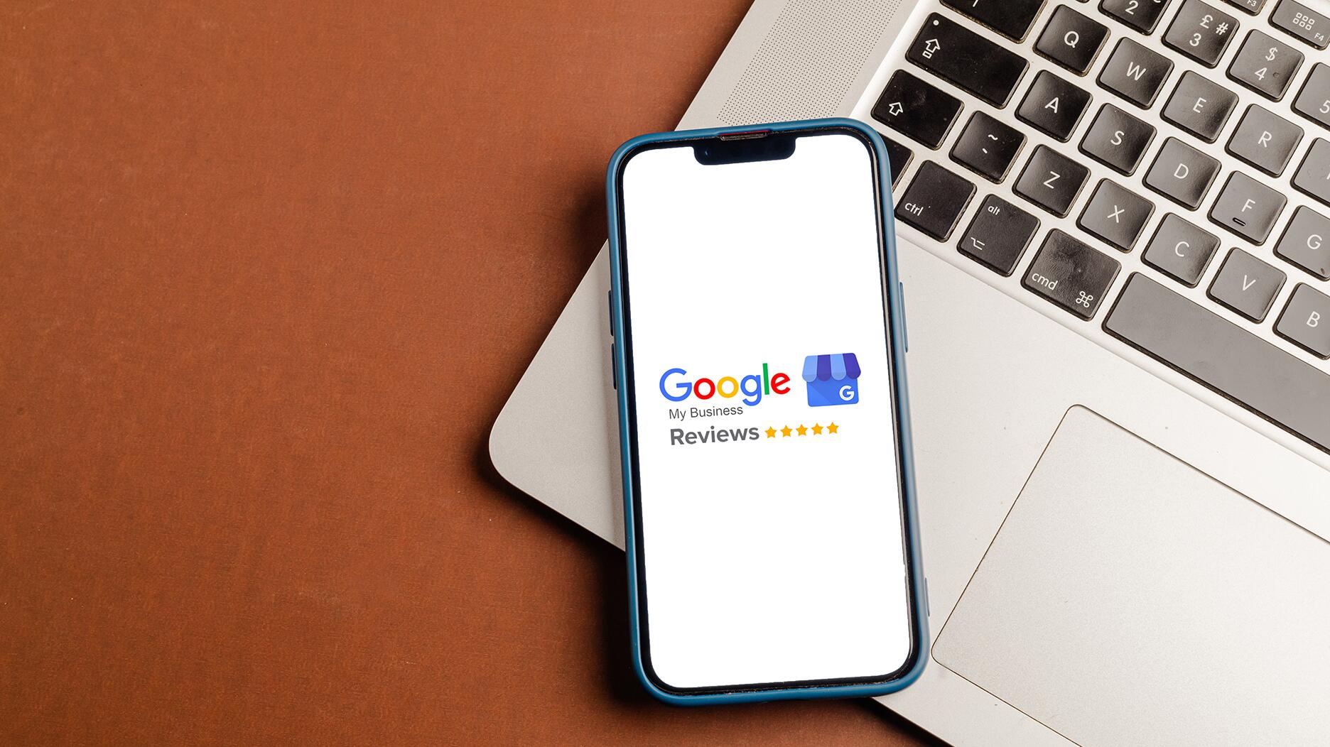 Google dispose d'un nouveau formulaire pour signaler les attaques de « Review Bombing »