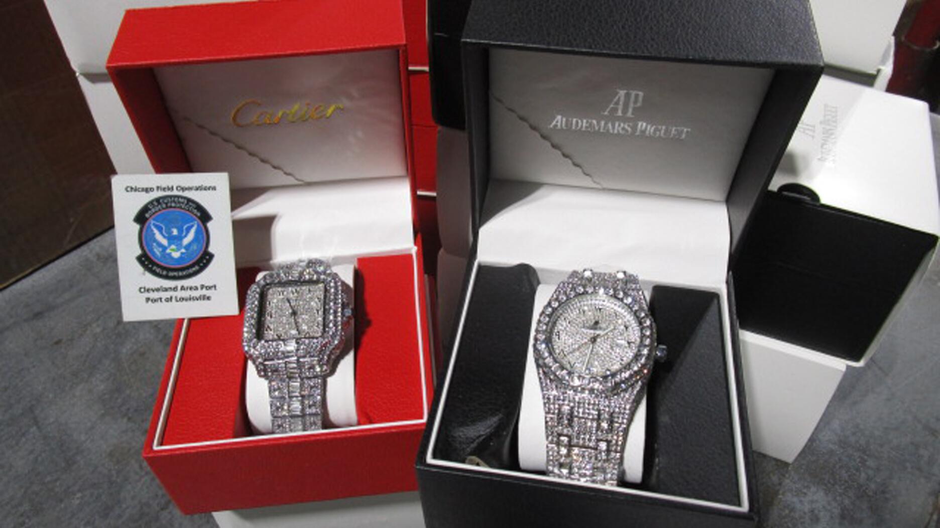 Les douanes saisissent des centaines de fausses montres Rolex et Cartier
