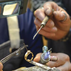 Le programme de mentorat et d'apprentissage MJSA : attirer et former la prochaine génération de bijoutiers d'établi