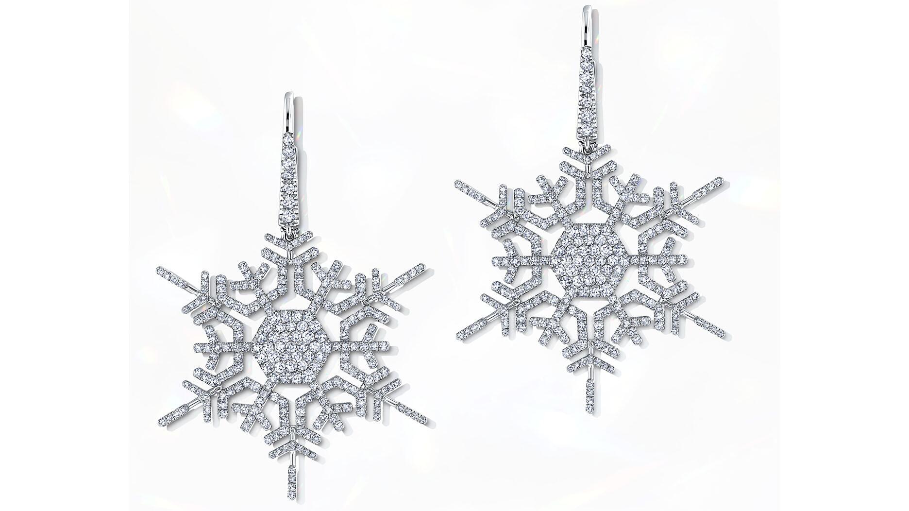 Les boucles d'oreilles de Martin Katz évoquent le temps hivernal