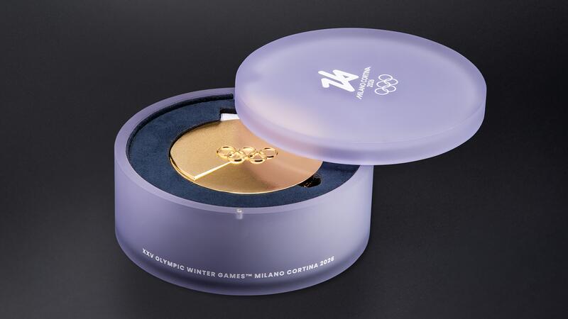 Les boîtes à médailles ont été créées par Versalis, une filiale d'Eni. (Crédit image : Fondazione Milano Cortina 2026) Médaille des Jeux Olympiques d'hiver d'Italie dans une boîte