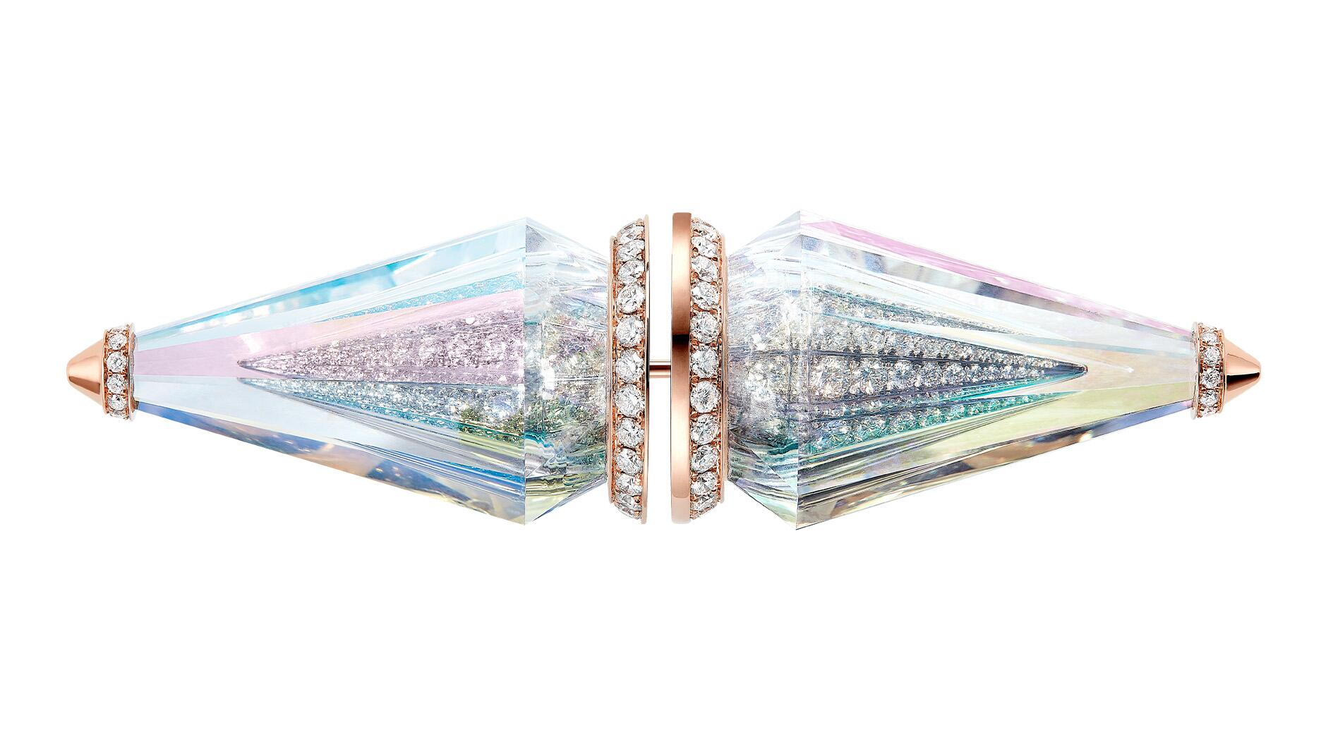 La broche « Faisceaux » de Boucheron se dirige vers le musée V&A