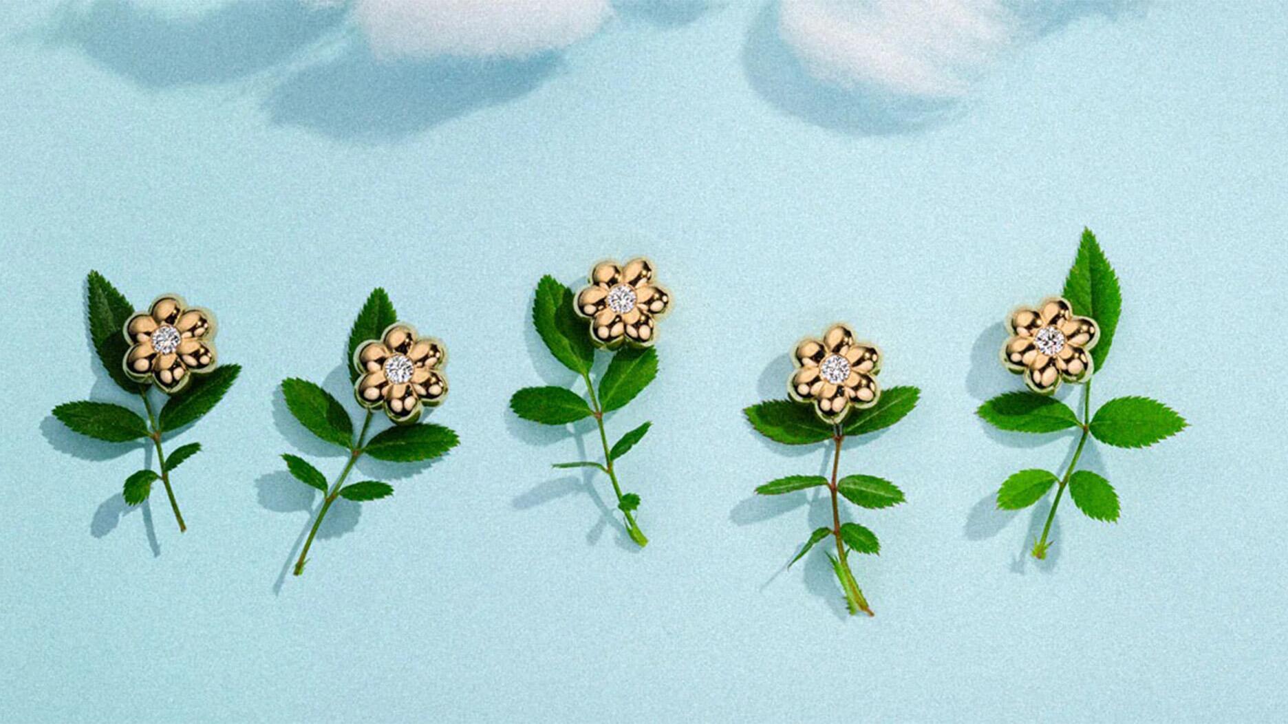 Boochier transforme les bracelets d'amitié à fleurs en bijoux raffinés
