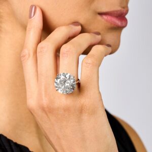 Un diamant de 26 carats dépasse les 1 million de dollars aux enchères