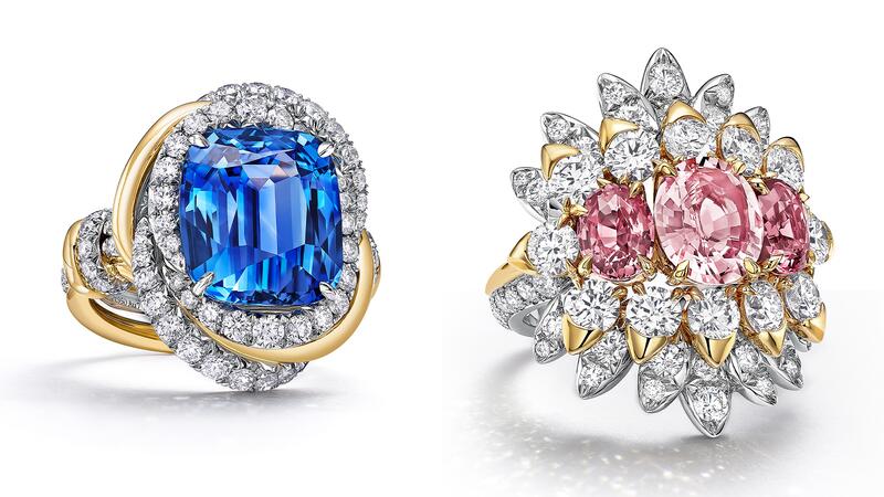 La bague « Monarch » (à gauche) ornée d'un saphir Montana non rehaussé de taille coussin de 10,83 carats et une bague « Papillon » (à droite) présentant trois saphirs padparadscha de taille ovale totalisant 4,33 carats, tous deux en platine et en or jaune 18 carats avec des accents de diamants (tous deux prix sur demande) Tiffany & Co. Blue Book 2026 : Bague papillon et bague monarque du jardin caché