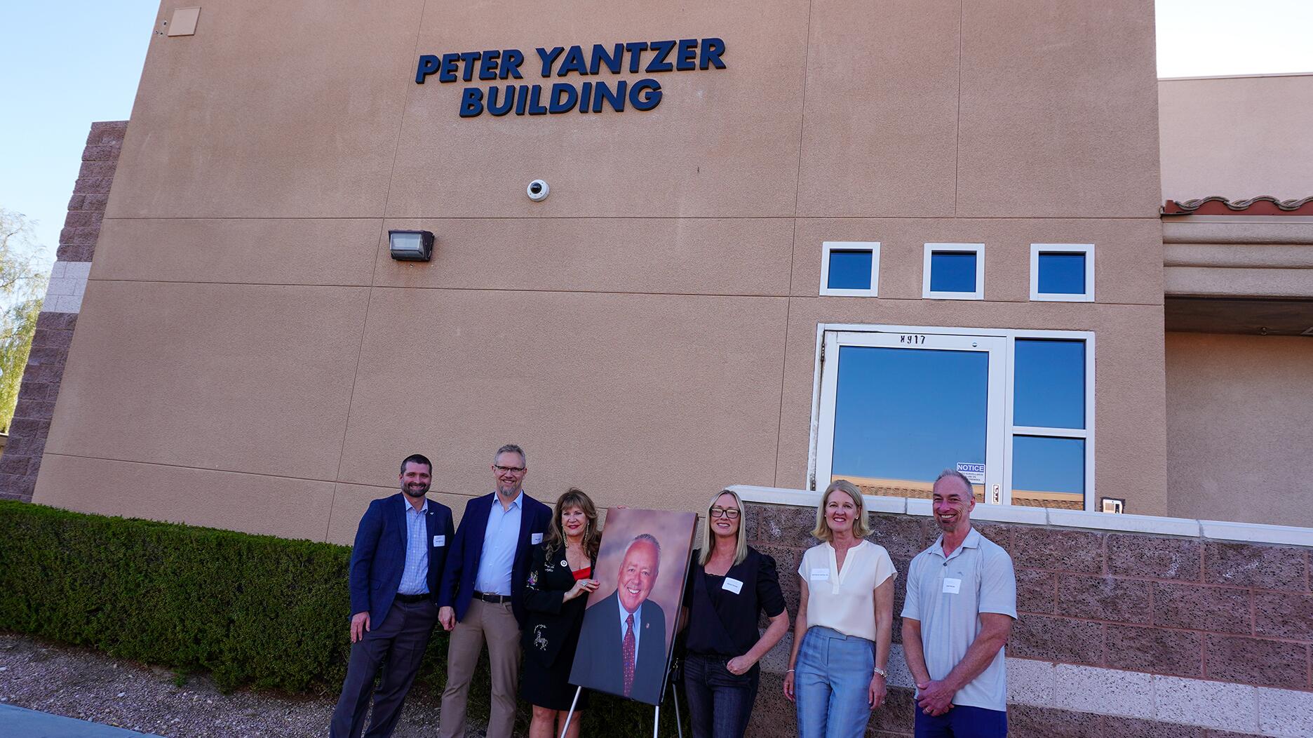 AGS rend hommage au regretté Peter Yantzer et organise une cérémonie de capsule temporelle