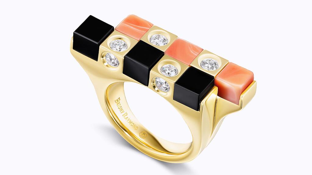 Bague fatiguée du carrousel Briony Raymond