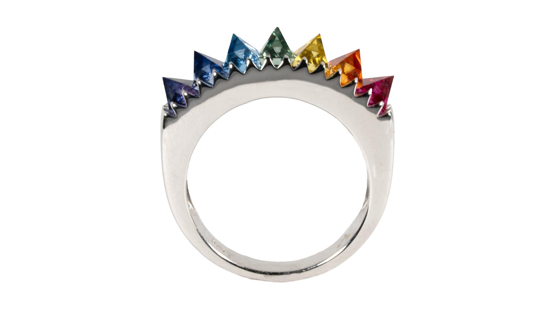 La force se transforme en beauté dans la bague « Prism Thorn » de Kris Averi