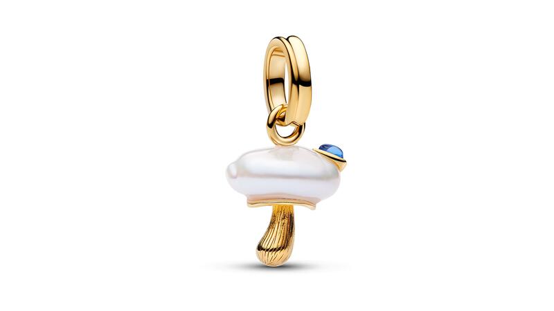 Un charm pendentif en perles baroques en forme de champignon. Charm pendentif perle baroque champignon Pandora