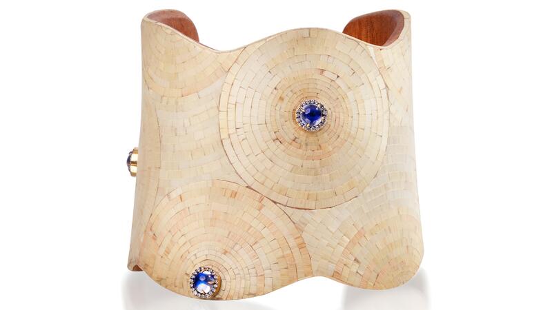 La manchette « Enchapado en Tamo » avec diamants et pierre de lune en or jaune 18 carats Silvia Furmanovich Enchapado et Tamo Cuff