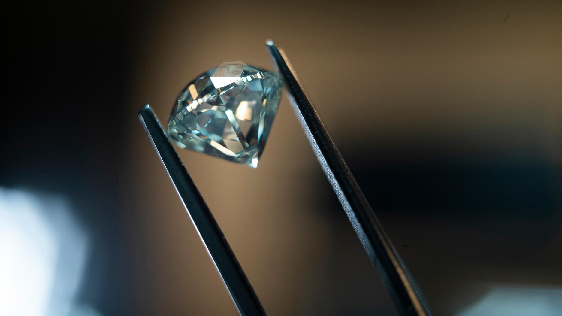 La vente de De Beers dans la phase « finale et la plus difficile », déclare le PDG d'Anglo