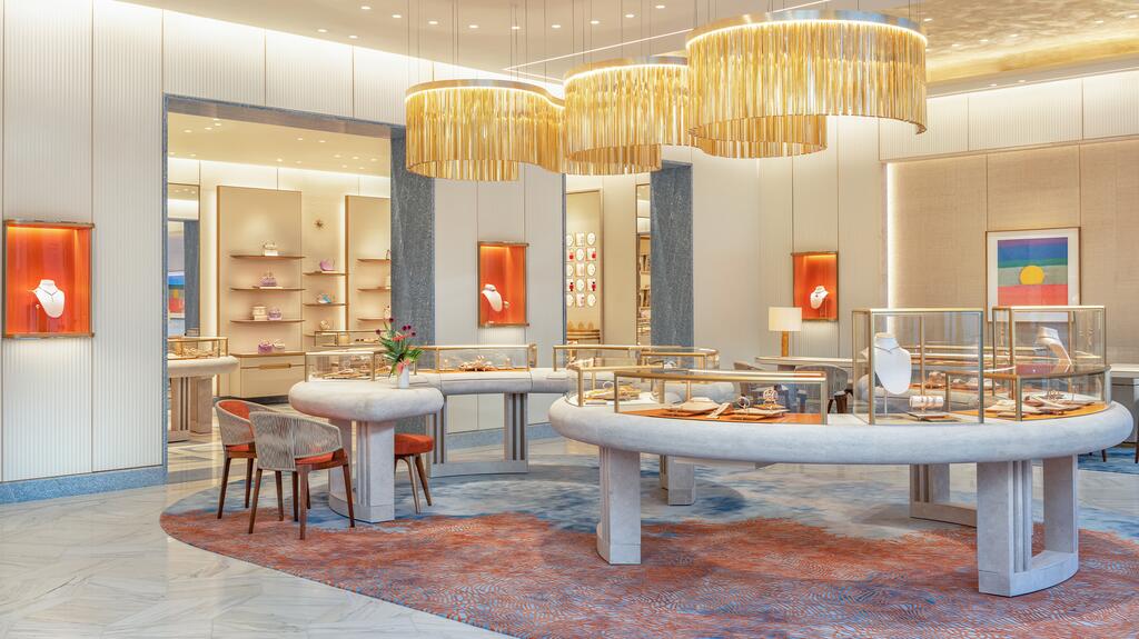 Le nouvel emplacement de Bulgari à San Diego présente des murs cannelés en référence à l'architecture romaine. Intérieur du magasin Bulgari à San Diego