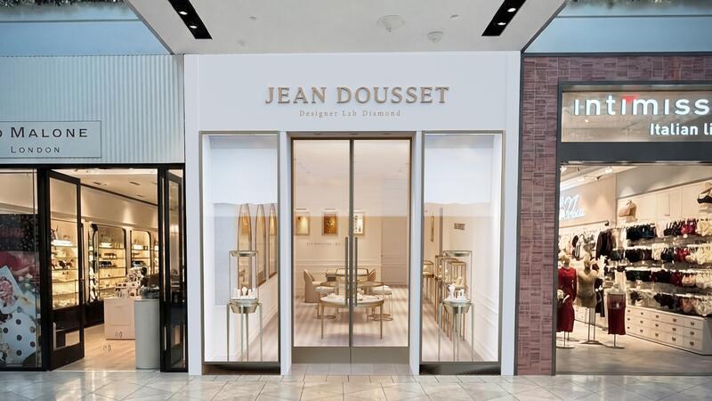Un rendu de la devanture du nouveau magasin de Jean Dousset, Westfield Valley Fair Jean Dousset Westfield Valley Fair vitrine Fin du diaporama