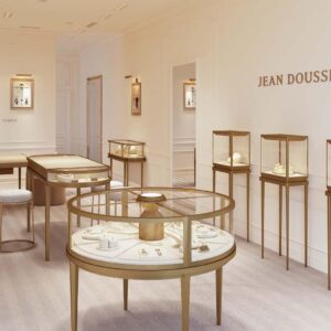 Jean Dousset ouvre un troisième magasin