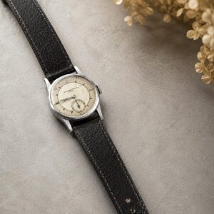 Une femme britannique découvre une montre Patek Philippe rare dans la boîte à bijoux de sa mère
