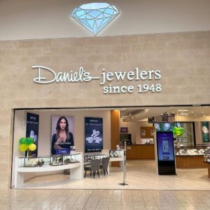 La famille Sherwood rachète les bijoutiers Daniel's au capital-investissement