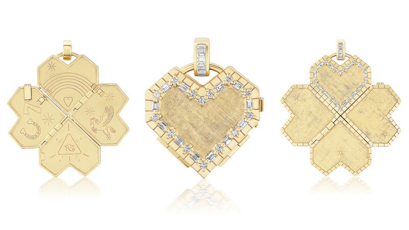 Le pendentif « Lucky Letterlock » en or jaune 18 carats se déploie d'un cœur à une silhouette de trèfle avec des symboles porte-bonheur gravés au dos (à gauche) et 0,87 carats de diamants (à droite) sur le devant (19 900 $) Pendentif porte-bonheur Sorellina