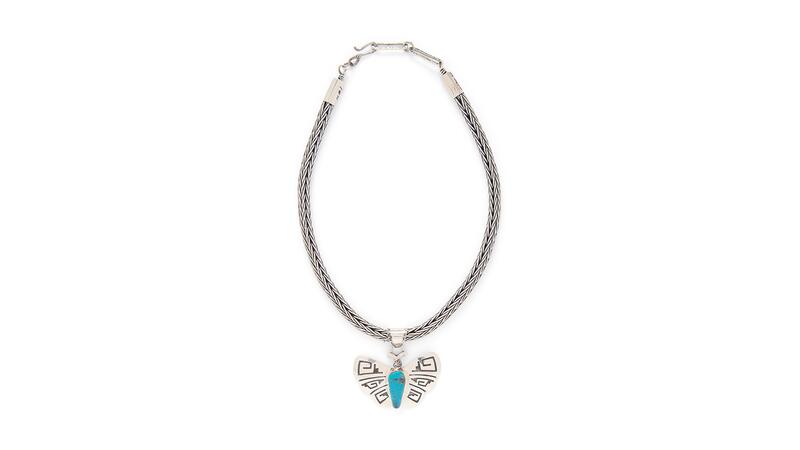 Ce collier en argent sterling avec un papillon turquoise devrait se vendre entre 200 et 300 dollars. Collier papillon argent et turquoise