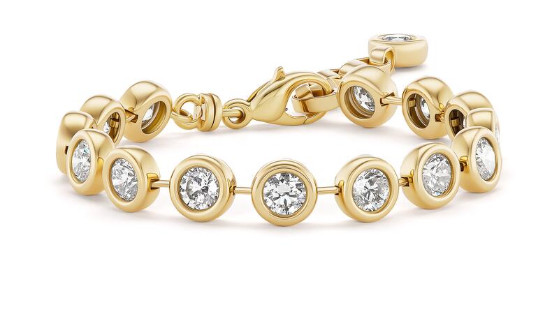 Un bracelet « Pillow » en or jaune 18 carats et diamants ronds Bracelet oreiller en diamant Brent Neale