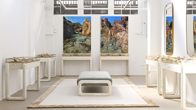 L'espace de 7 000 pieds carrés est situé au 501 5th Ave. à New York. Intérieur de la salle d'exposition de Brent Neale à New York