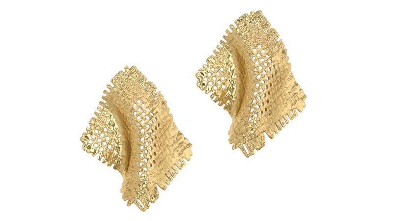 Une paire de boucles d'oreilles « Swatch » en bronze (140 $) Boucles d'oreilles Mignon Faget Swatch