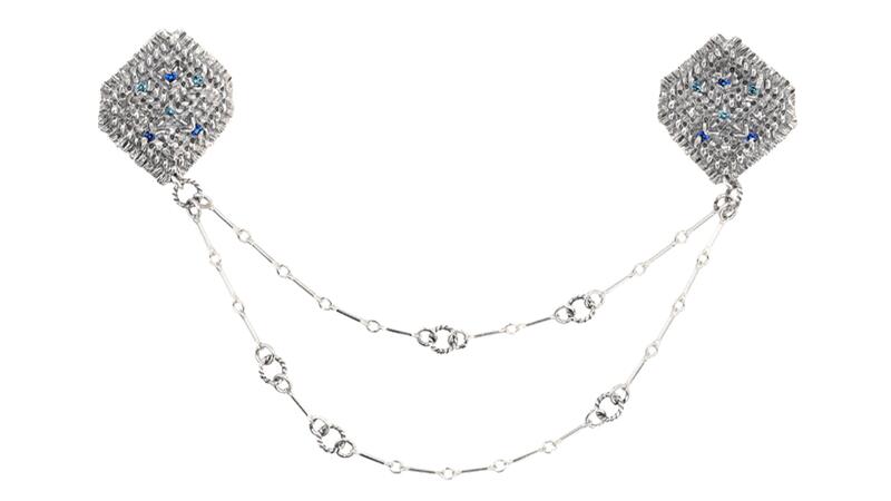 L'épingle à pointe de col « brodée » avec saphir bleu et zircon bleu clair en argent sterling (790 $) Épingle à pointe de col brodée Mignon Faget