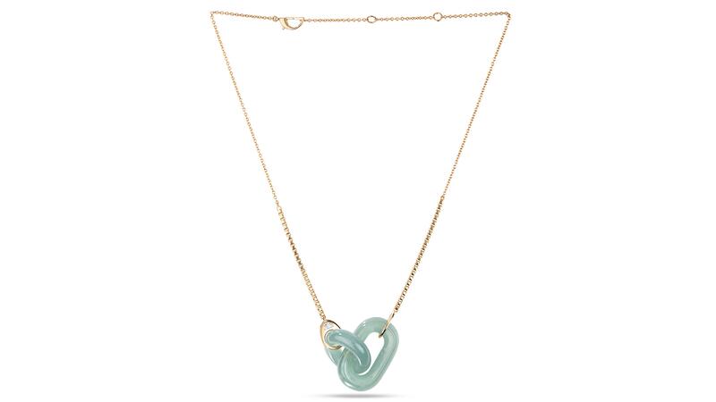 Le collier « Echo » en or jaune 18 carats avec 38,40 carats de jadéite du Guatemala et un diamant en forme de demi-lune de 0,20 carat (6 500 $) Collier écho Bliss Lau