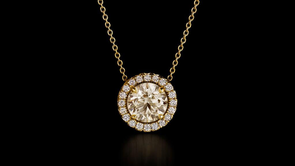 UN Pendentif Halo Solitaire De Beers Desert Diamonds Icons Campaign