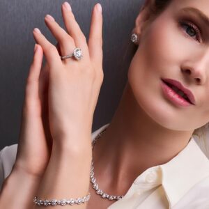 Blue Nile, la collection Royal Asscher met en valeur la beauté naturelle des diamants