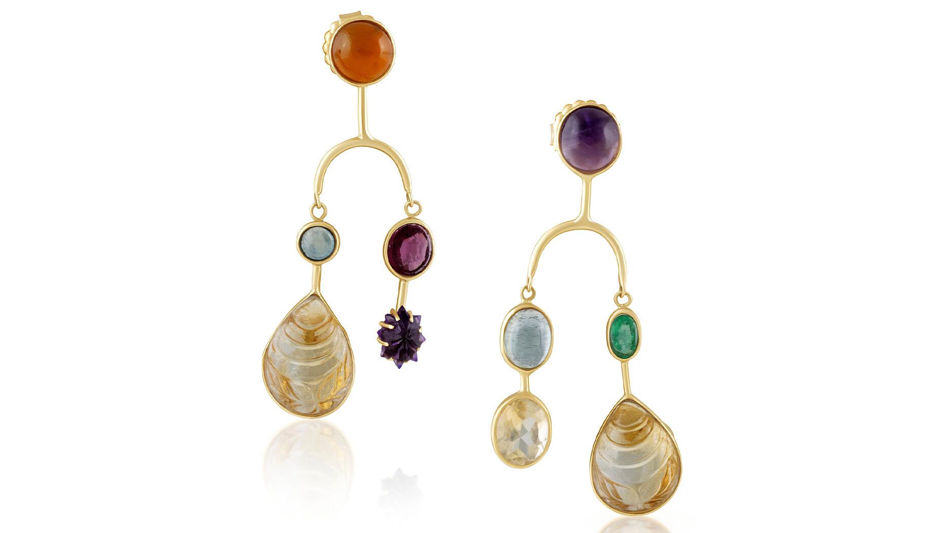 Les boucles d'oreilles Hold the Universe de Christina Puchi